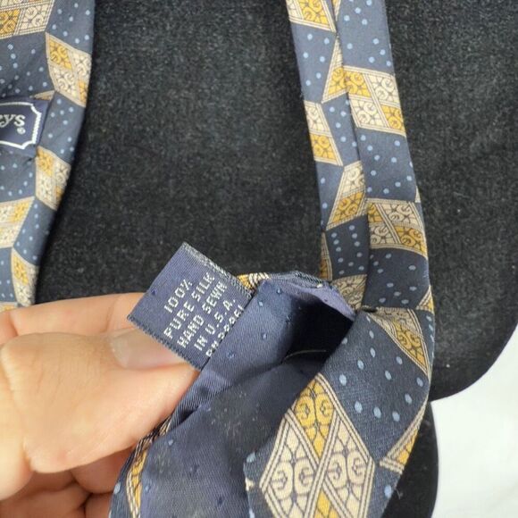 Burberry 100% Silk Wide Tongue Tie - Picture 5 of 5